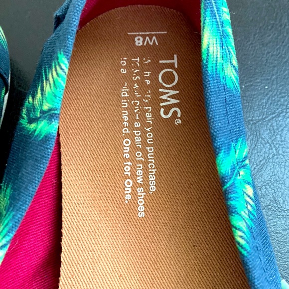 Tom’s Birds of Paradise Slip Ons - Picture 3 of 7